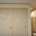 襖絵（日本画）和室の外側。春から夏の花