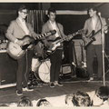 Johnny & his Cellar Rockers 1961 - Jan Burgers (slag), Pierre v.d. Linden (drums), Jan Akkerman (solo) en Cor Engelsma (bas)