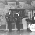 THE EXPLOSIONS met Egmond versterkers vlnr: Wim van Drie - Ron de Valk - Gerard Houthuizen - Leo van Wouw