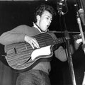 Charles Pater op 28 april 1959 tijdens de finale van de Elvis imitatie wedstrijd in de Royal in Amsterdam. Hij werd 4e.