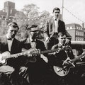 The Mystics (1962) op de Kermis, terrein nabij de oude Rai aan de Ferd.Bolstraat. vlnr Arie Hooning, Kick Otto, Pierre vd Linden, Charles Pater. 