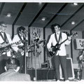 JOHNNY & HIS CELLAR ROCKERS (on stage 2 november 1961) vlnr:  Jan Burgers - Pierre van der Linden - Jan Akkerman (Eko) - Cor Engelsma - Cocky Akkerman