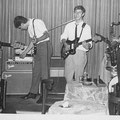 The Black Albinos on stage (1964). vlnr: Dick Hoppe, Leo Bennink, Jan de Jongh, Jan Konijnenburg, Leo Kappé