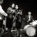 JOHNNY & HIS CELLAR ROCKERS begeleiden WANDA & JOYCE (1962)