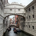 Venedig: die "Seufzerbrücke", über die es ins Gefängnis (die "Bleikammern") ging