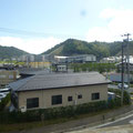 ２５３　右から女川駅、女川町役場と落成したばかりの女川小中学校