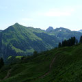 Blick zu Üntschenspitze und Widderstein