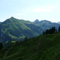 Blick zu Üntschenspitze und Widderstein