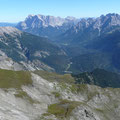 Miemminger Kette (rechts) Zugspitze und Gartnerwand (links)
