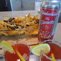 Überbackene Nachos mit Budweiser und Clamato