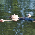 Annick faisant la planche