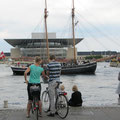 Une image de Copenhague : les vélos, les bateaux et la culture