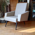 FAUTEUIL CLUB Années 60 - Entièrement refait à neuf en sangles èlastiques et mousse HR - Tissu  lainage Carlucci.