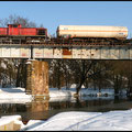290 502 mit Gaskesselwagen über der Muldebrücke bei Nossen am 05.01.2011 in Richtung GTL.