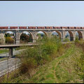 Am 21.04.2011 poltert der Kohle-Leerzug über das Bahrabachtal-Viadukt zurück in Richtung Profen.