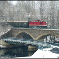 Die Chemnitzer sind am 28.11.2010 mit Diesellok 112 565 unterwegs, hier überquert der Zug den Fluss Zschopau kurz vor der Stadt Zschopau.