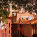 Une rue de Villefranche-sur-Mer, France.