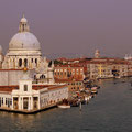 Basilique Santa Maria della Salute sur le Grand Canal de Venise, Italie
