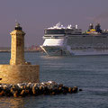 Le « Norwegian Epic » quittant le port de Livourne (Livorno), Italie.