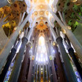 La Sagrada Familia, (Début de la construction en 1882, fin prévue en 2026) Barcelone, Espagne.