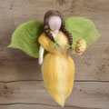 Handgefertigte Osterfee aus Filz – zauberhafte Osterdekoration & Fensterdekoration. Frühlingsfee als Geschenk zu Ostern, für Mädchen, Kita Deko & handgemachte Frühlingselfe.