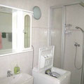 Bad mit Dusche und WM