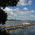 Blick vom Wiking-Yachthafen über die Schlei mit Dom, Möweninsel  und die "Freiheit" im Hintergrund