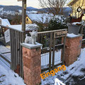 Eingang - Treppe runter dann links