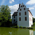 Blick auf die Wasserburg Metternich