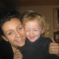 Kuscheln mit Mama im Dez 2009