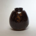 鉄釉茄子茶入　6.6×6.8（cm）