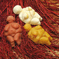 Venus von Willendorf in 3 verschiedenen Duftvarianen