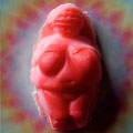 Venus von Willendorf in rot