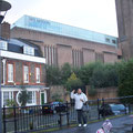 Frente al Tate Modern