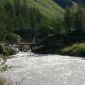 Der Gschlößbach, angeschwollen vom Schmelzwasser