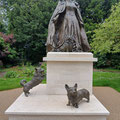 Denkmal Queen Elizabeth mit ihren Corgis in Oakham