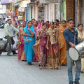 Indischer Frauenausflug mit Trommler