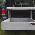 Viel Platz beim Camping mit der TRAVEL-SLEEP-BOX im VW T5/T6 Transporter