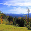 Blick über herbstliche Höhenzüge des Bayerischen Waldes