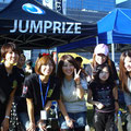 JUMPRIZEブースに集まってくれた釣りガールたち。JUMPRIZEのテントはまぁぼうがデザインしました！