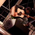 "pensavo è bello che dove finiscono le mie dita debba in qualche modo incominciare una chitarra" - Bari, 23.09.2011