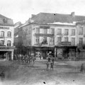 Des écossais arrivent par la rue de Namur