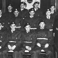 Vers 1960 (à confirmer) - Corps de protection civile. Eugène Van Beneden (3e assis gauche) - René Schoonjans (2e assis gauche) - fernand Pirson (3e rangée 4e gauche)