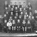 mars 1915 - 1re communion devant l'église du Saint-Sépulcre