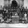 6 juillet 1917 - La couque scolaire - L'école communale des garçons se situait, en 1917, dans la rue Seutin antérieurement dénommée rue de l'Ecole. 