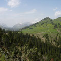 Blick zur Lochhütte ( Alp noch nicht bewirtschaftet, keine Kuh zu sehen - wir sind zu früh)