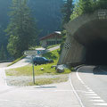 ein längerer Tunnel lässt sich auf der alten Strasse umfahren