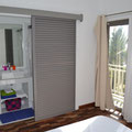 La chambre 3, son balcon face a la mer, et sa salle de bain