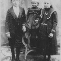 1901 - Feuillen, Olga et Maria Ladrière