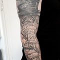 Uncharted Sleeve black and grey © Farb Fleck Tattoo OG TattoostudioLinz